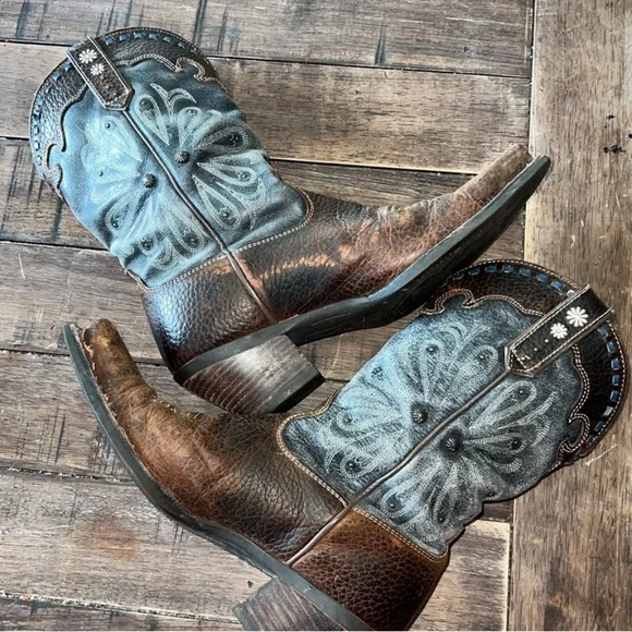 Gorgeous Ariat Daisy Cowboy Boots 7.5 - Picture 1 of 5